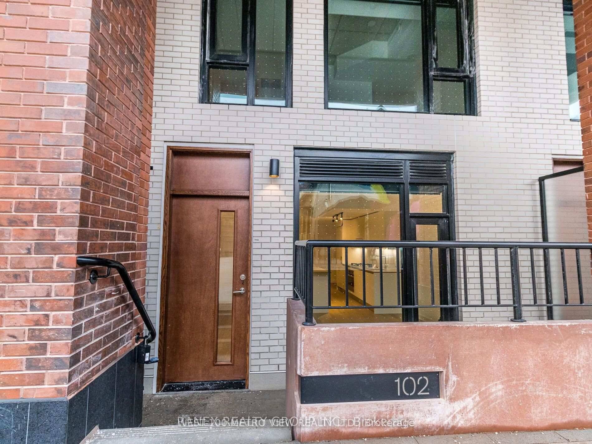 Spectacular Ground Floor Townhouse With owned parking at Junction House !