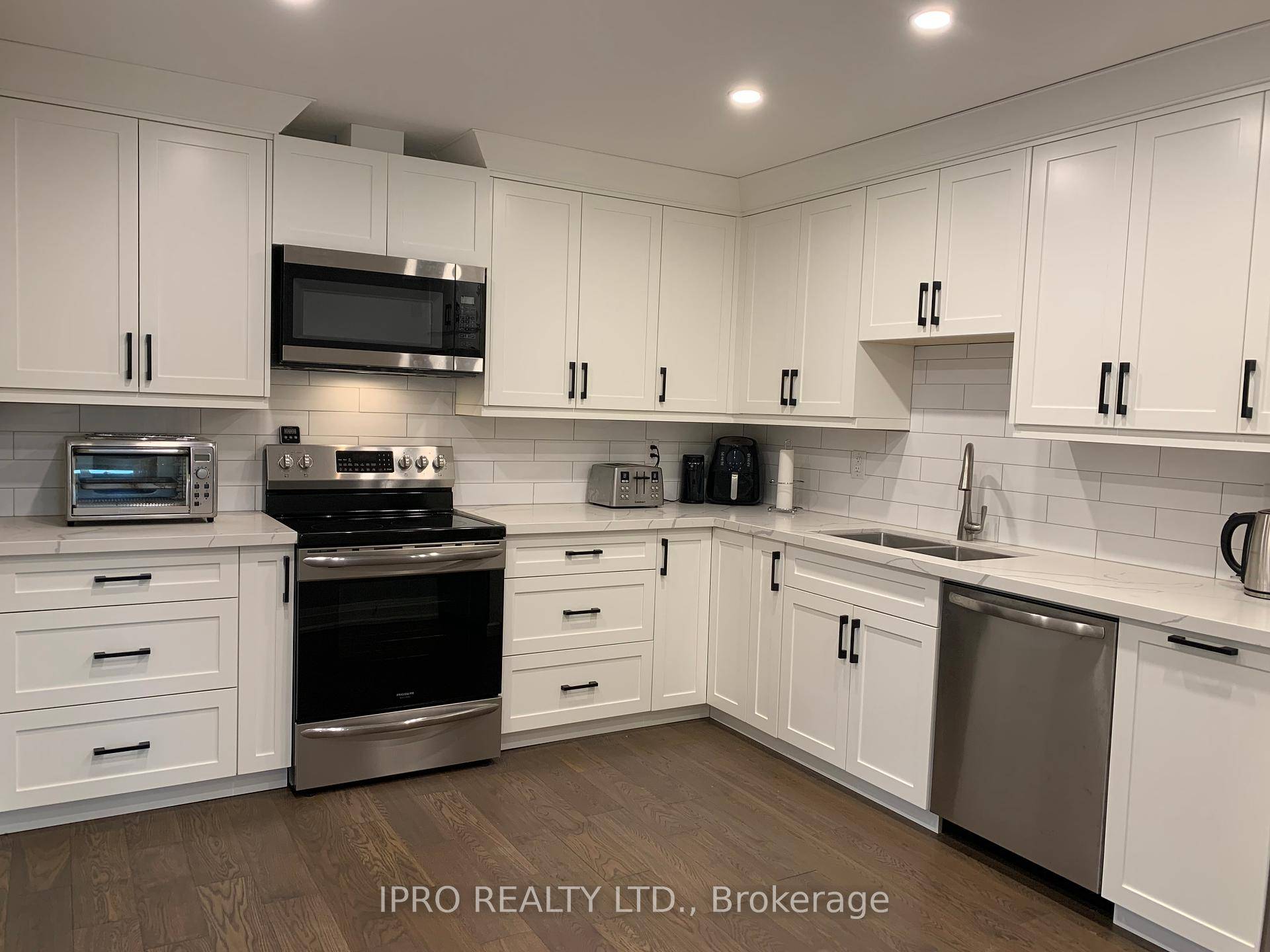 Gorgeous, Newly built 1 1 bedroom executive Furnished bungalow loft, nestled in the border of Oakville and Mississauga.