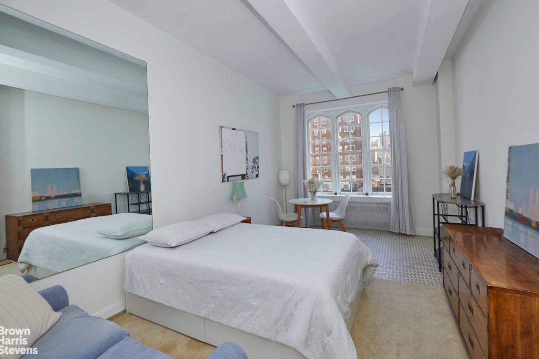 As you step into this charming studio, you are immediately drawn to the graceful arched windows, filling the space with soft eastern light and a warm, welcoming feel.