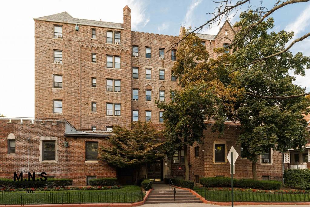 This one bedroom layout is also available on a higher floor.