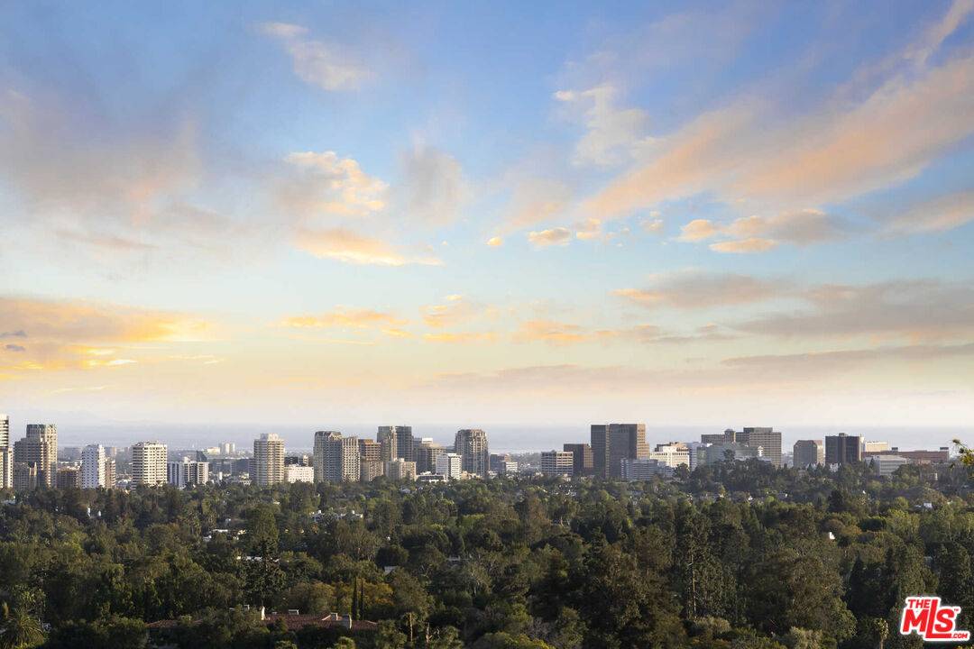 9924   BEVERLY GROVE DR Beverly Hills Flats LA