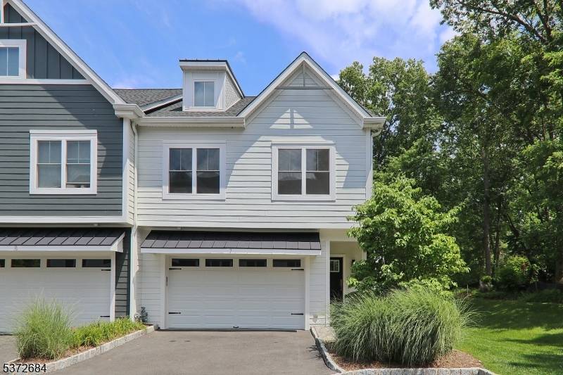 Beautiful 2 year young multi level end unit townhouse provides ample space with 4 bedrooms and 4.