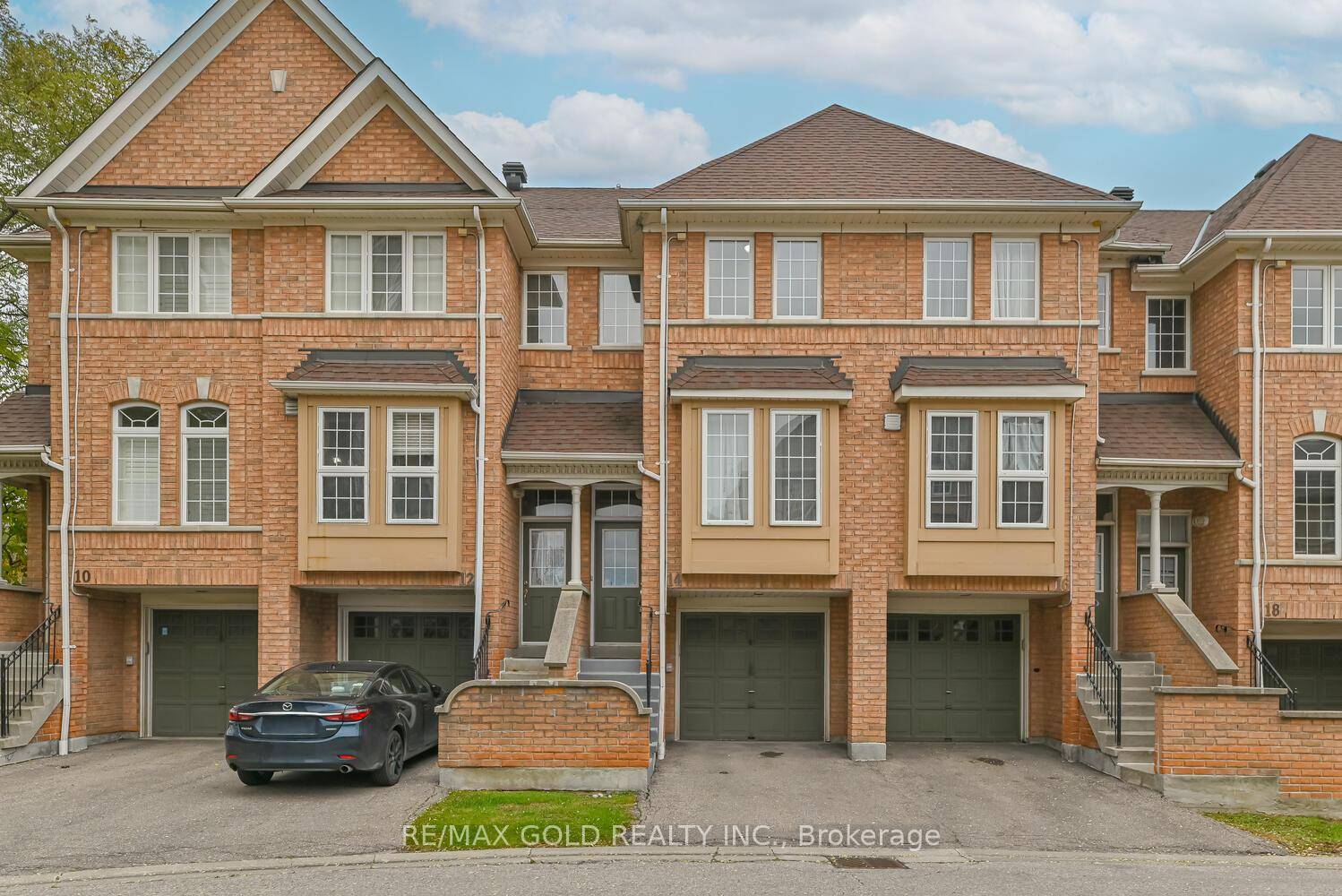 Welcome to this bright and modern 3 bedroom, 3 bathroom townhome offering a functional open concept layout with abundant east and west facing natural light.