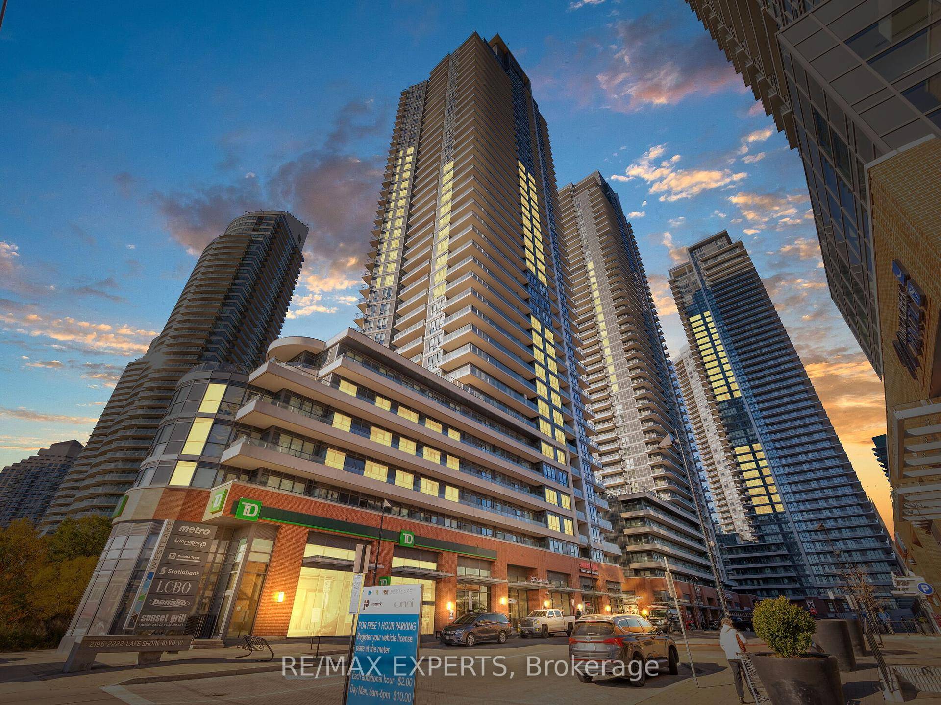 CHECK OUT THIS WATERFRONT VIEW !