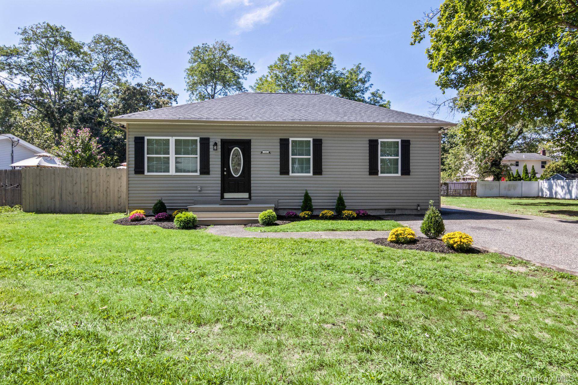 Set on a family friendly quiet cul de sac street.