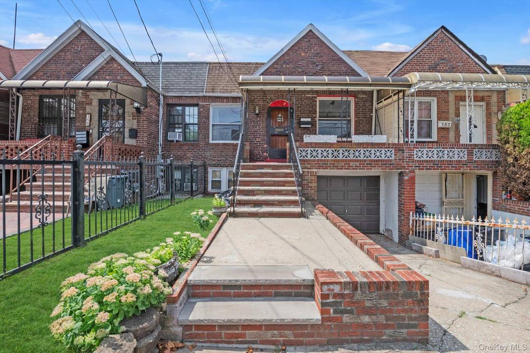 Welcome to this single family brick house in the heart of East Flatbush.