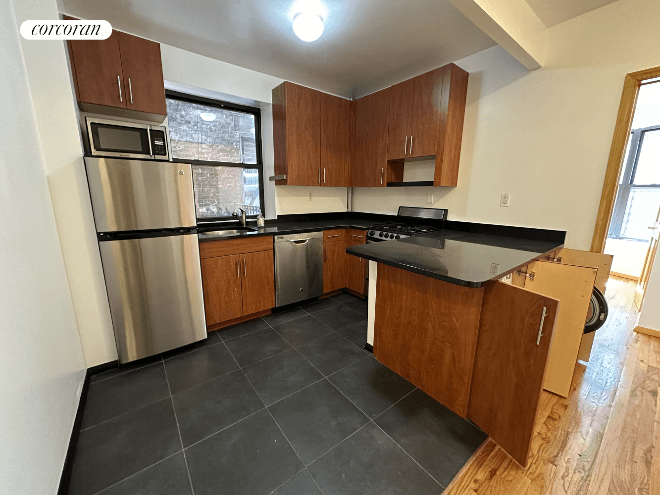 Wonderfully Located 3 BedroomPrime location with easy access to 1 and AC trainsEnjoy the convenience of a washer dryer and dishwasher in unitBright bedrooms feature ample closet space for all ...