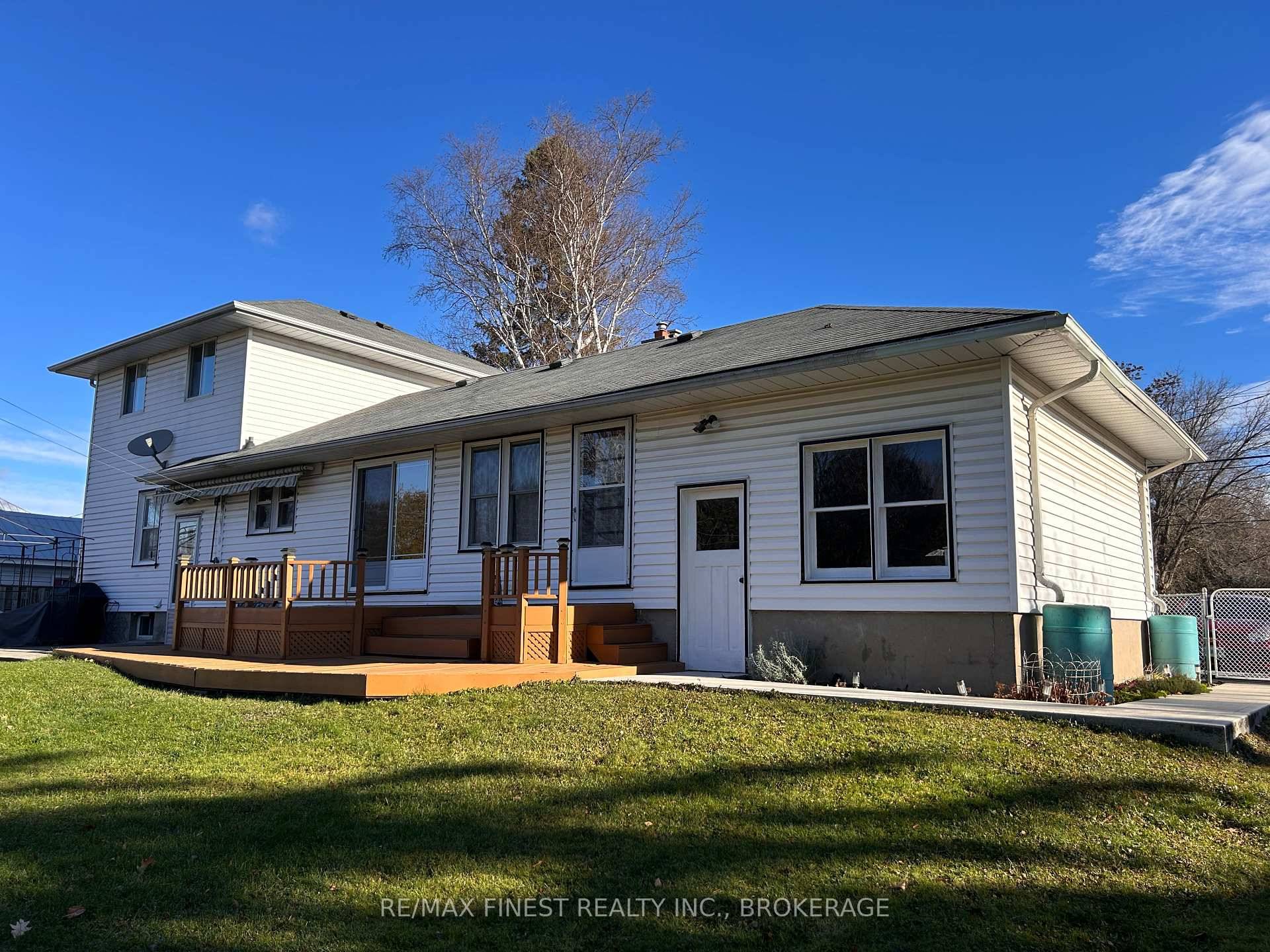 Welcome to 1869 Sydenham Road in Kingston, Ontario !