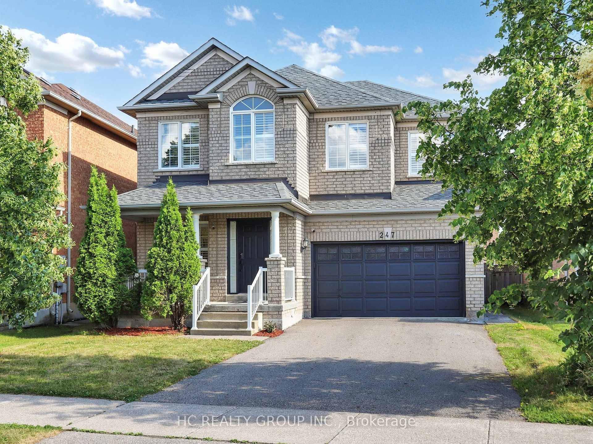 Fall in love with this beautifully updated, fully detached 2 storey 4 Bedrms home nestled in a high demand neighbourhood.