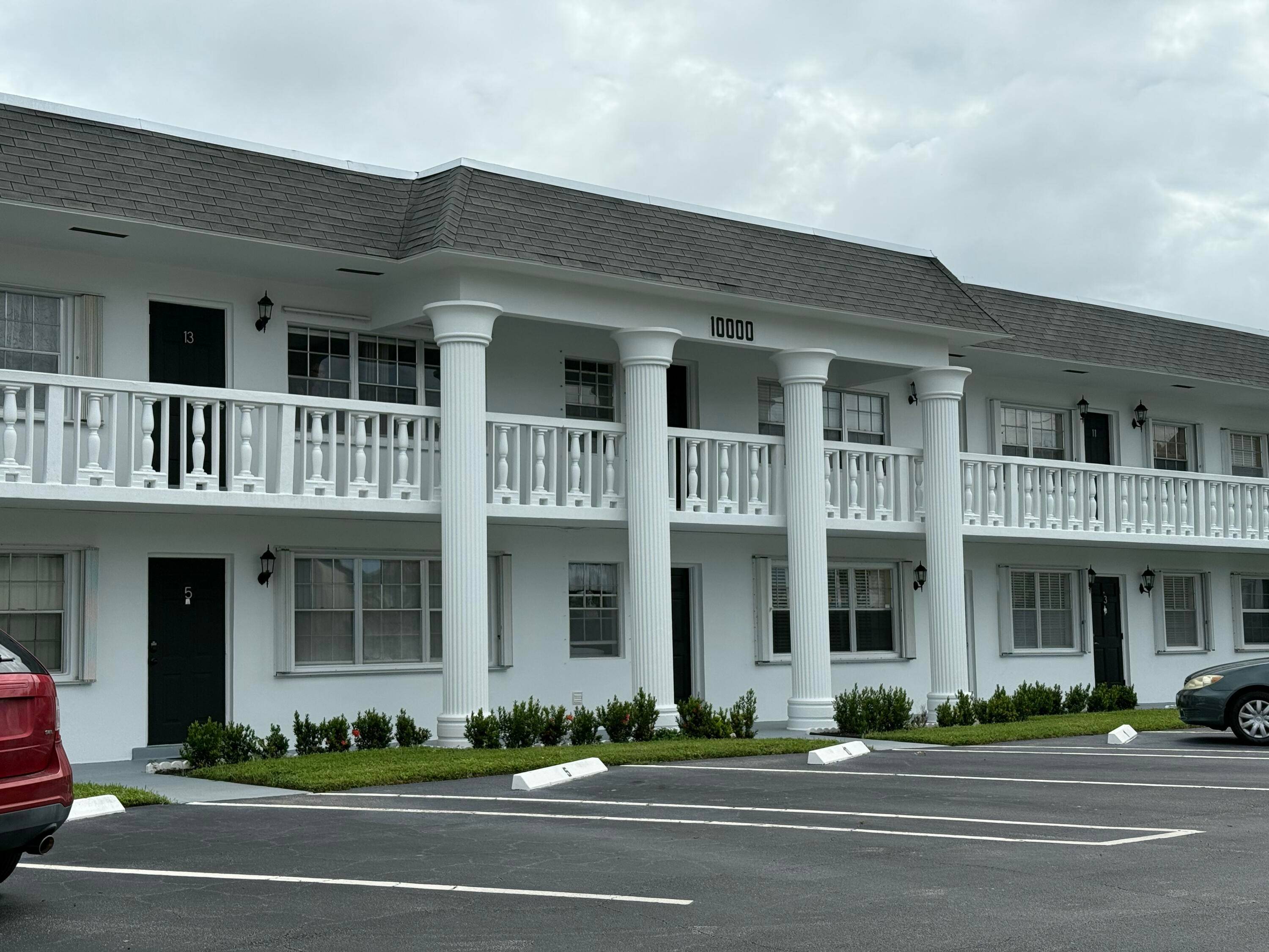 Move right into this beautifully updated 2 bedroom, 1.
