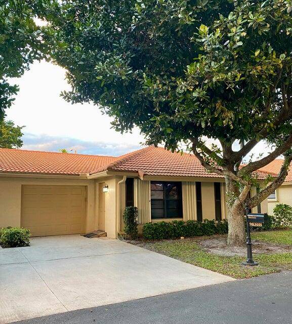 Welcome to this beautifully maintained 2 bedroom, 2 bathroom villa, perfect for those seeking a serene and comfortable lifestyle in a welcoming community.