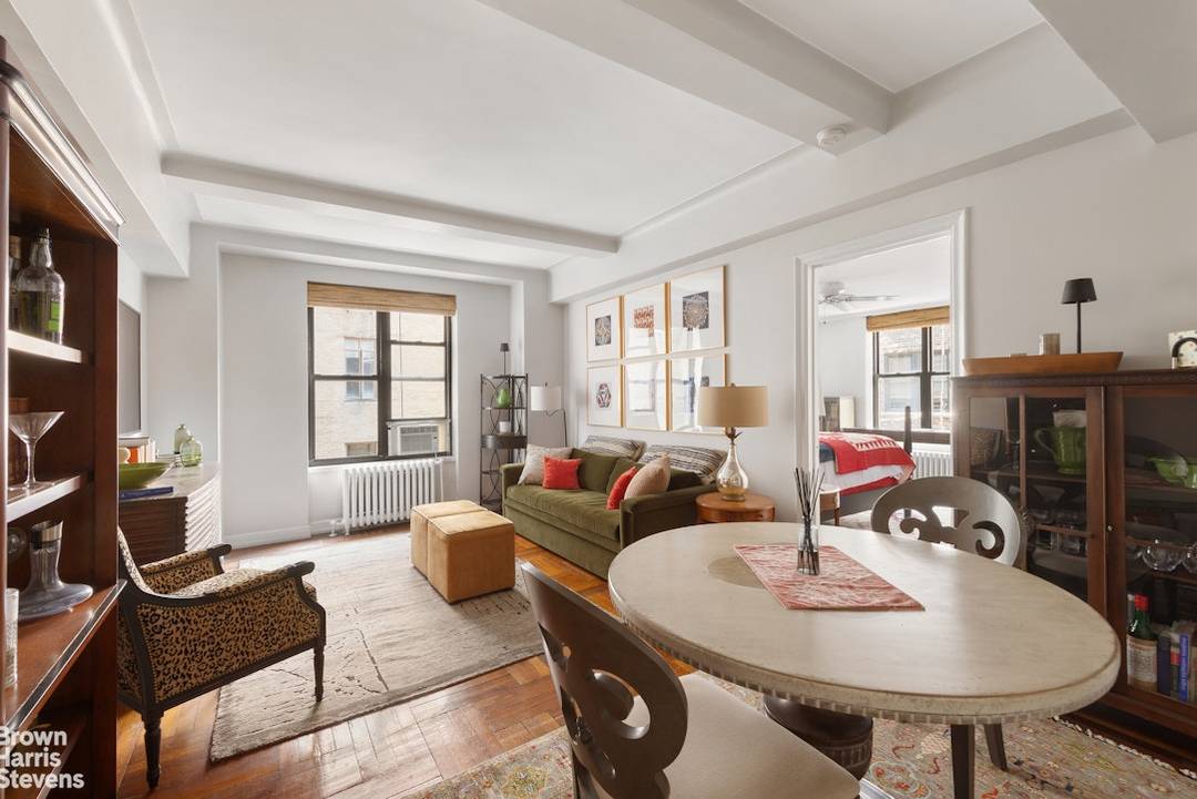 Elegant Park Block One Bedroom Home at The Oliver Cromwell Enjoy quiet sophistication in this beautifully maintained one bedroom, one bathroom residence just half a block from Central Park.