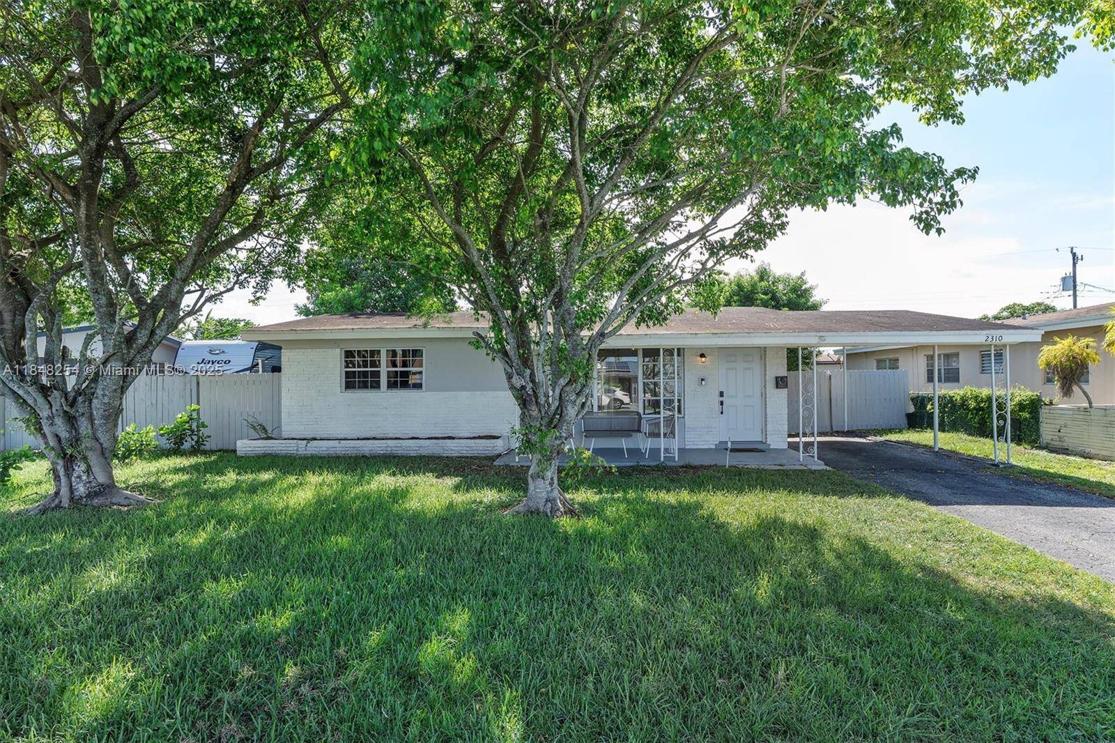 Calling all investors Charming, fully renovated 2 bed, 1 bath home in Miramar currently operating as a successful vacation rental.