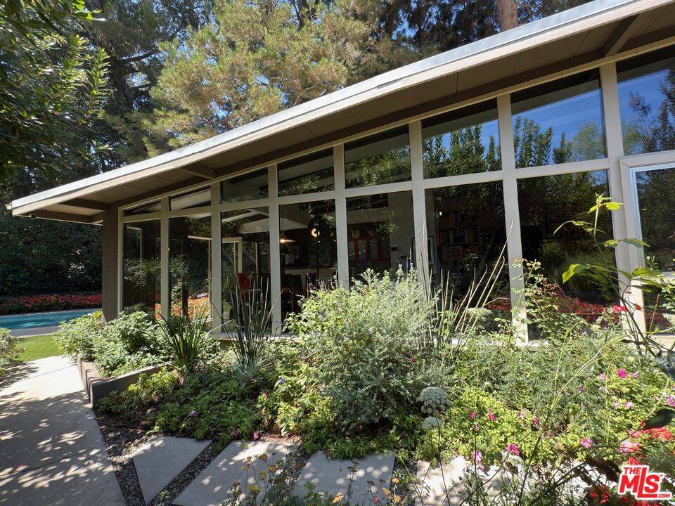 8581 Appian Way 2BR Hollywood Hills East La