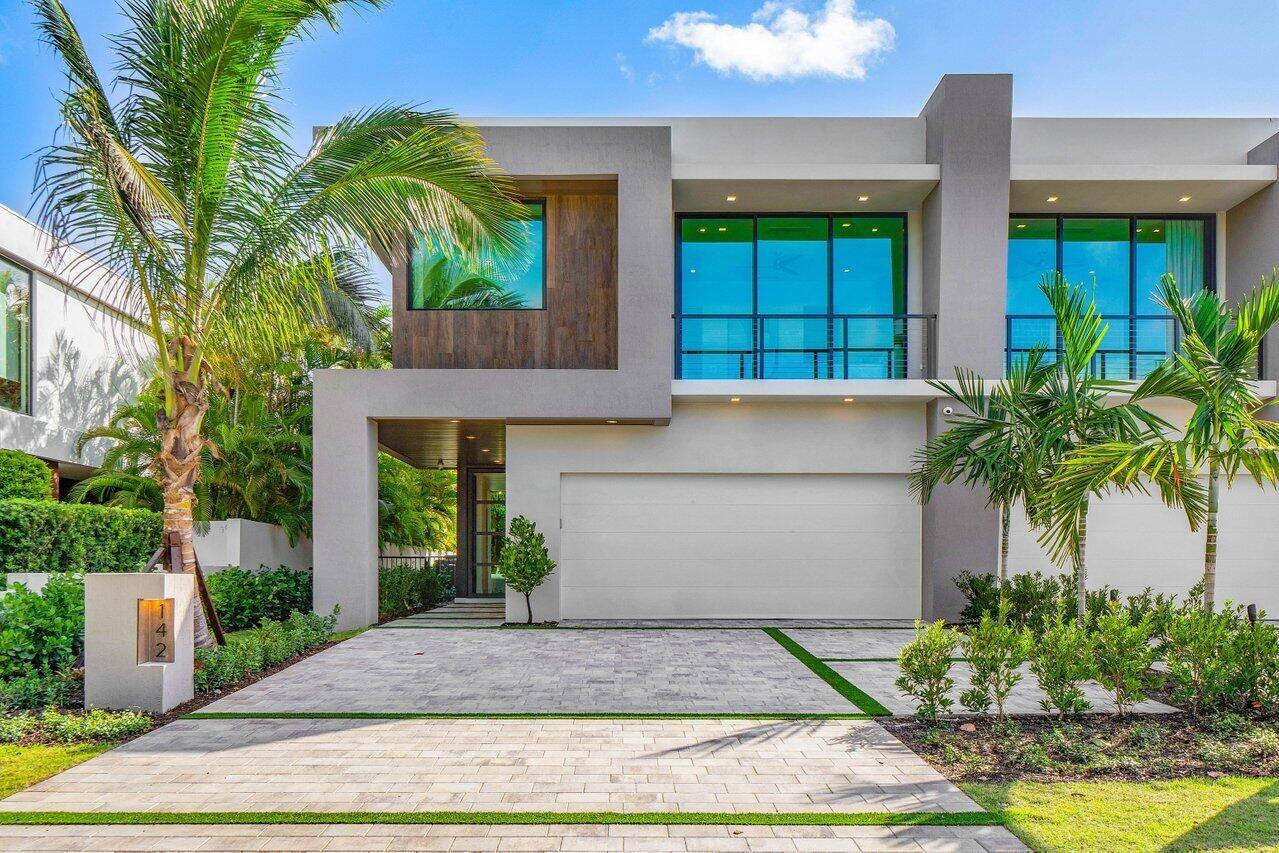 TURNKEY ! MODERN ARCHITECTURE, OPEN CONCEPT, 4 BR 4.