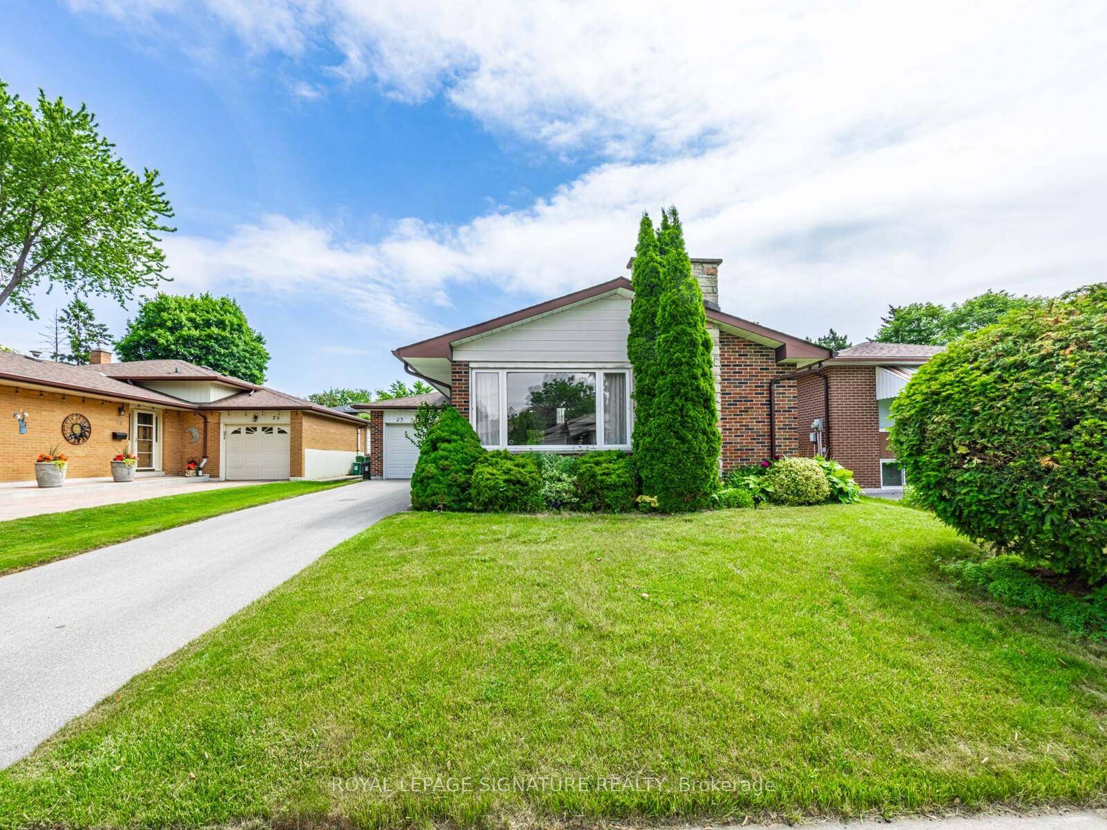 Nestled on a quiet residential street in the heart of Tam O'Shanter neighbourhood, this beautifully updated backsplit offers exceptional value and turnkey living.
