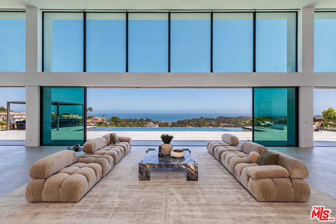 6156 Zumirez Dr 6BR Malibu La