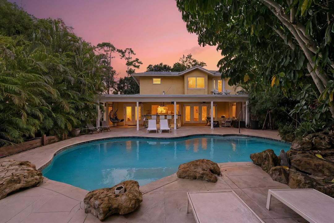 Villa Tranquila is an exceptional estate nestled on a park like acre behind electric gates in the highly desirable Paddock Park community.