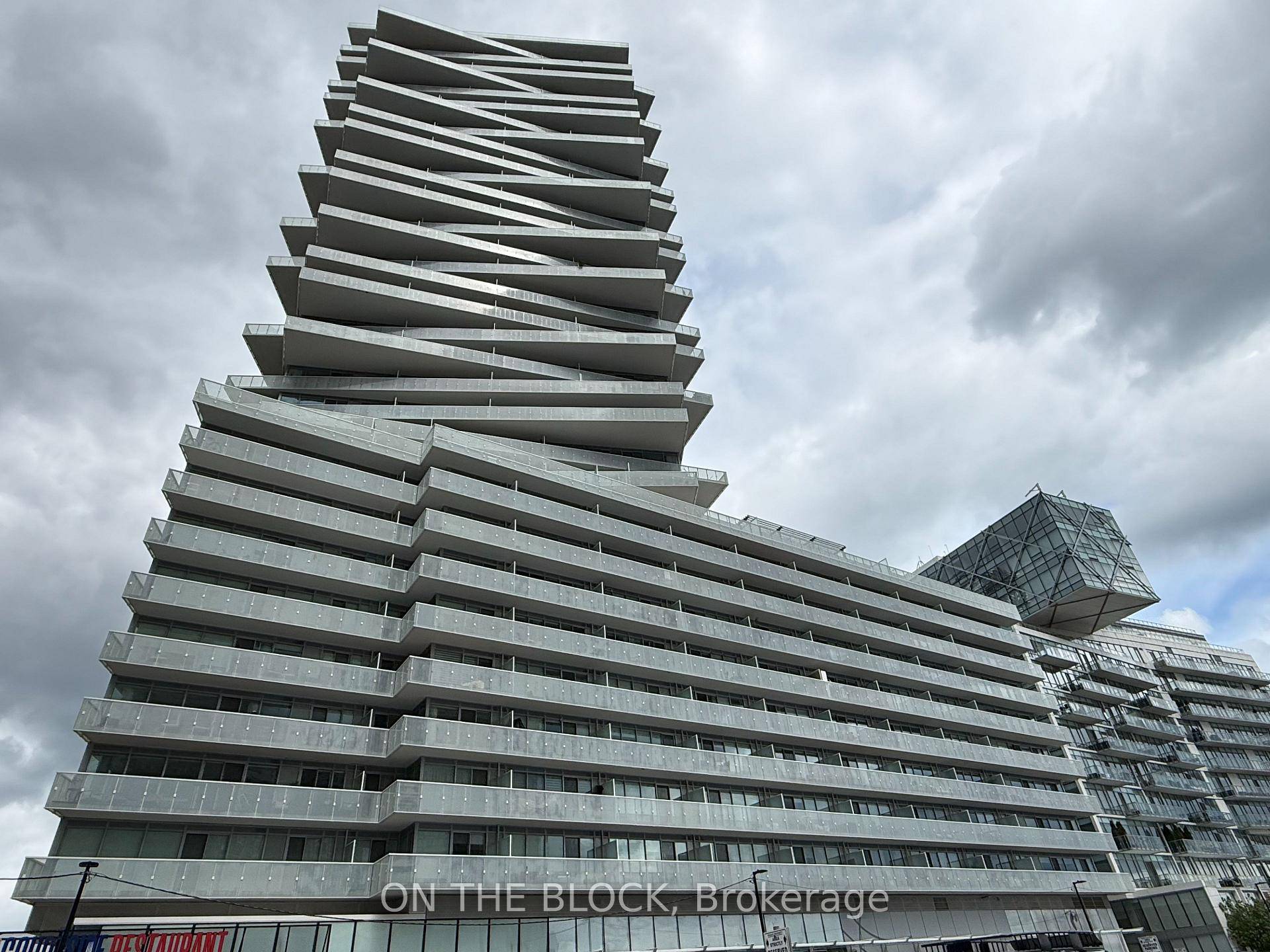 Welcome to PIER 27 ! Discover this bright and spacious unit featuring 630 square feet of living space, perfect for the discerning resident eager to experience the best of lakefront ...