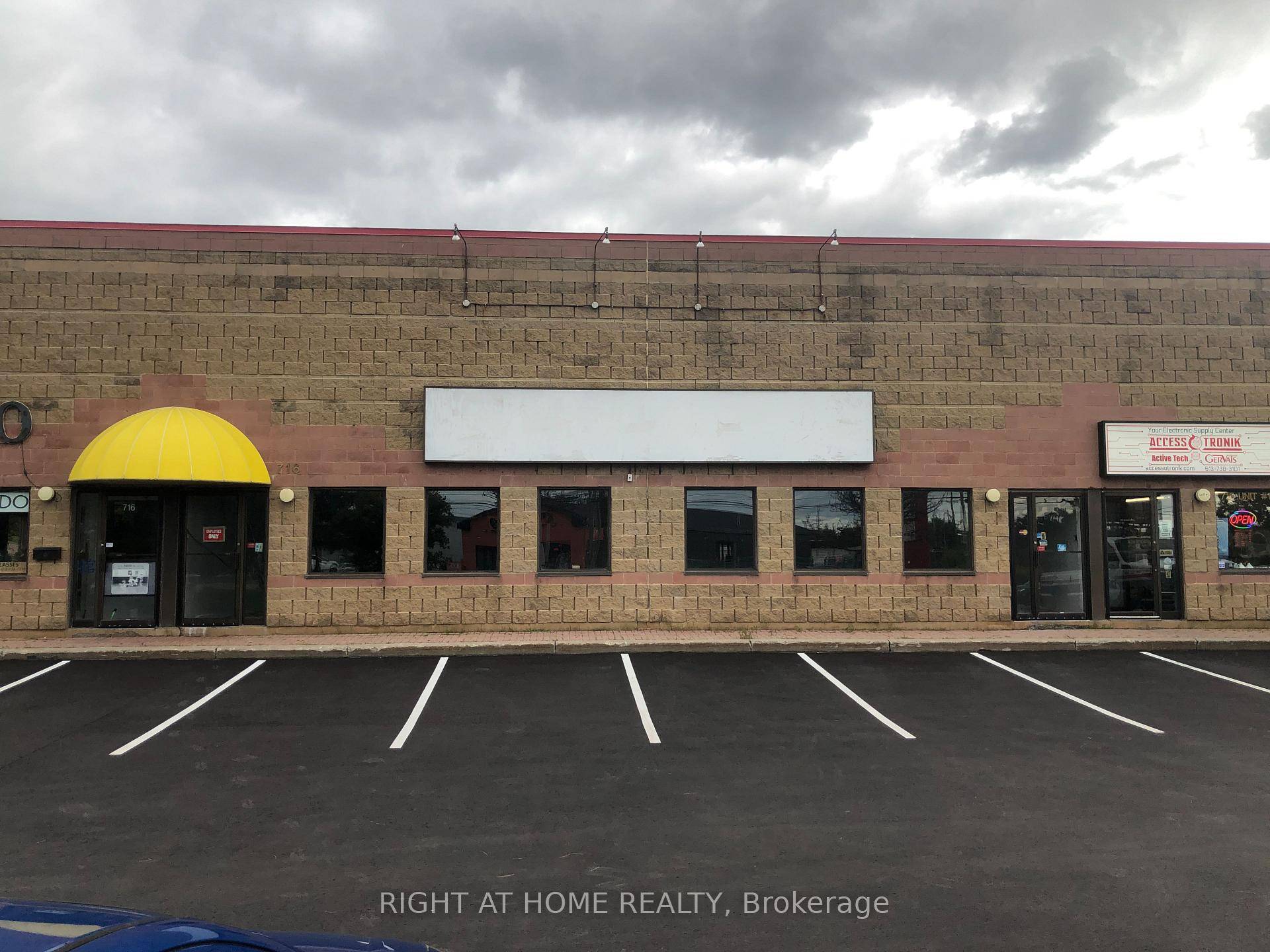 Showroom, Warehouse, Retail Sales all in one.
