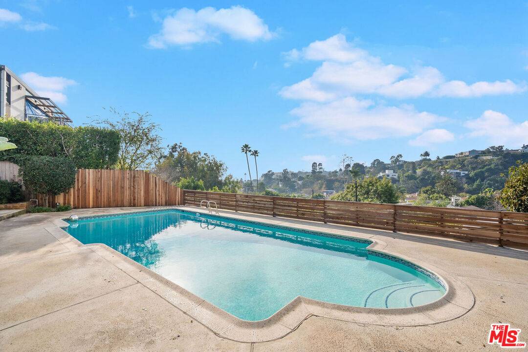 547   Stassi Ln 4BR Santa Monica La