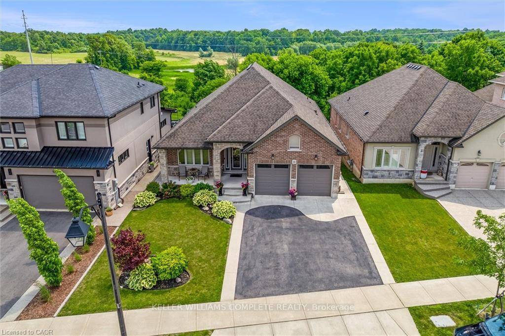 Welcome to 180 Mothers Street, located in the highly sought after Glanbrook Hills neighbourhood.