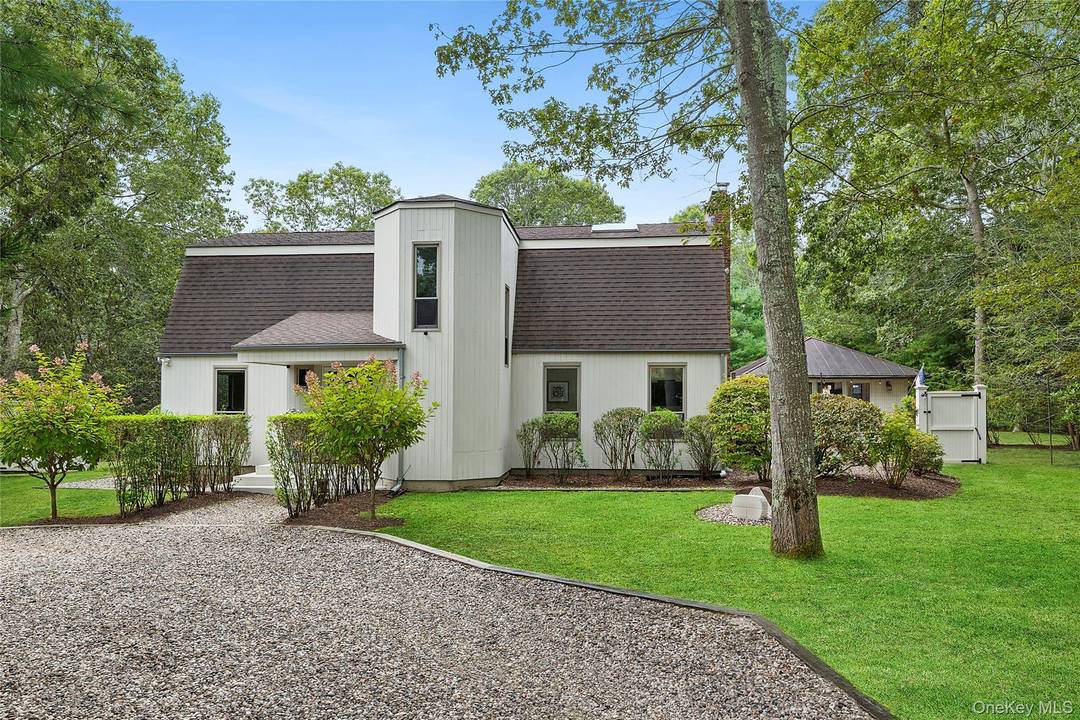Privacy and Tranquility on Cul de sac In Wainscott This recently renovated, light filled Hamptons classic offers a rare balance of privacy, architectural character, and resort level amenities.