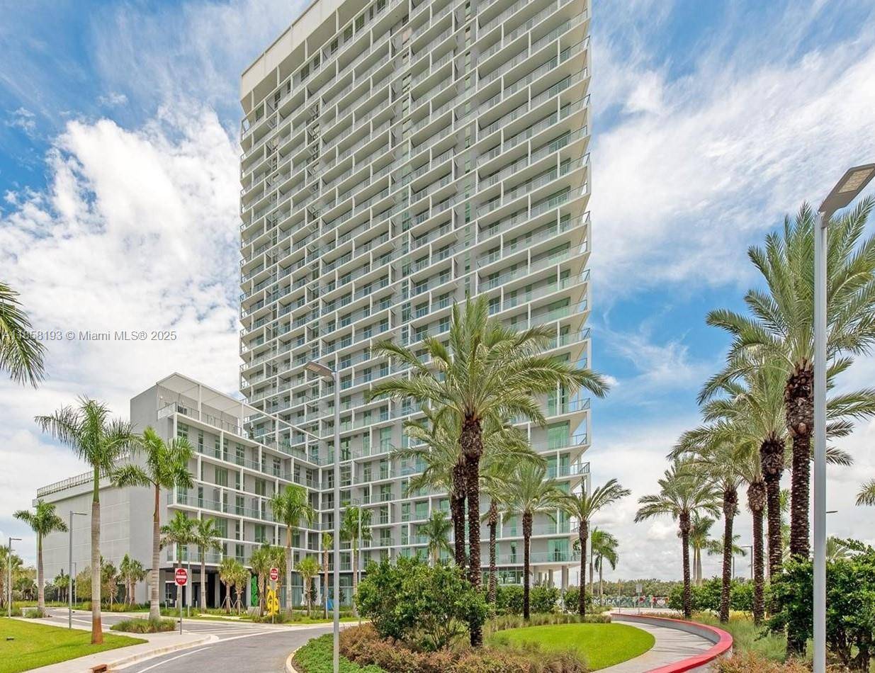 Luxurious 2 BED DEN, 2 bath and 2 PARKING SPACES condo in masterfully planned community.