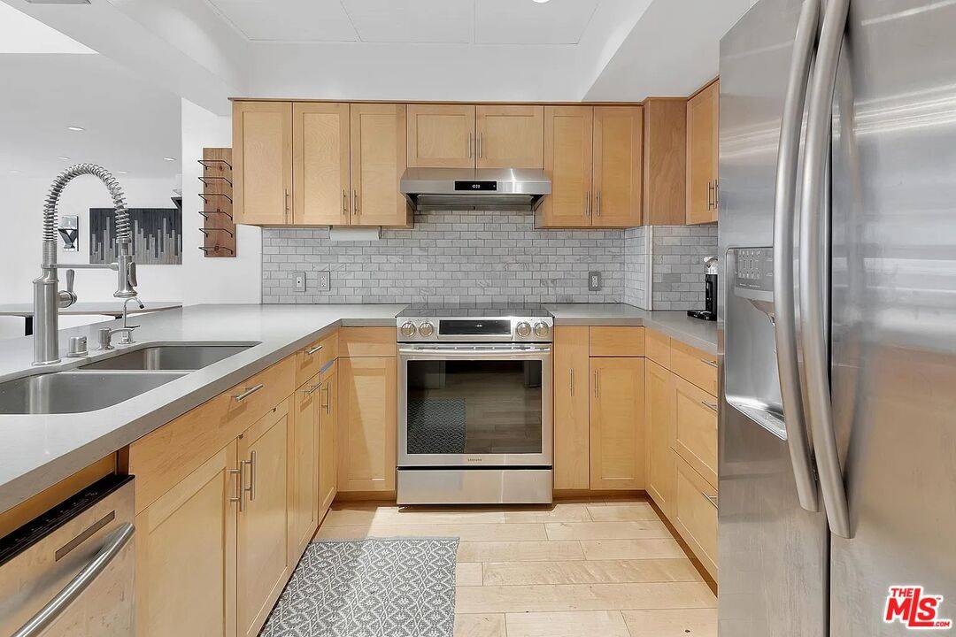 7135 Hollywood Blvd 1BR Hollywood Hills East La