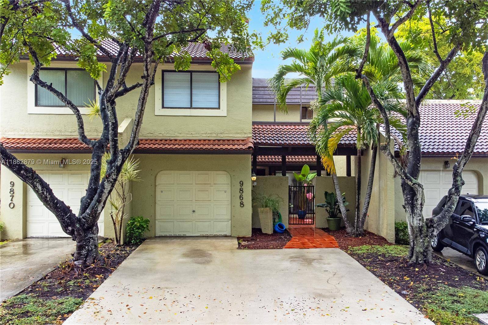 Stylish townhouse in the heart of Doral, offering 3 spacious bedrooms, 2.