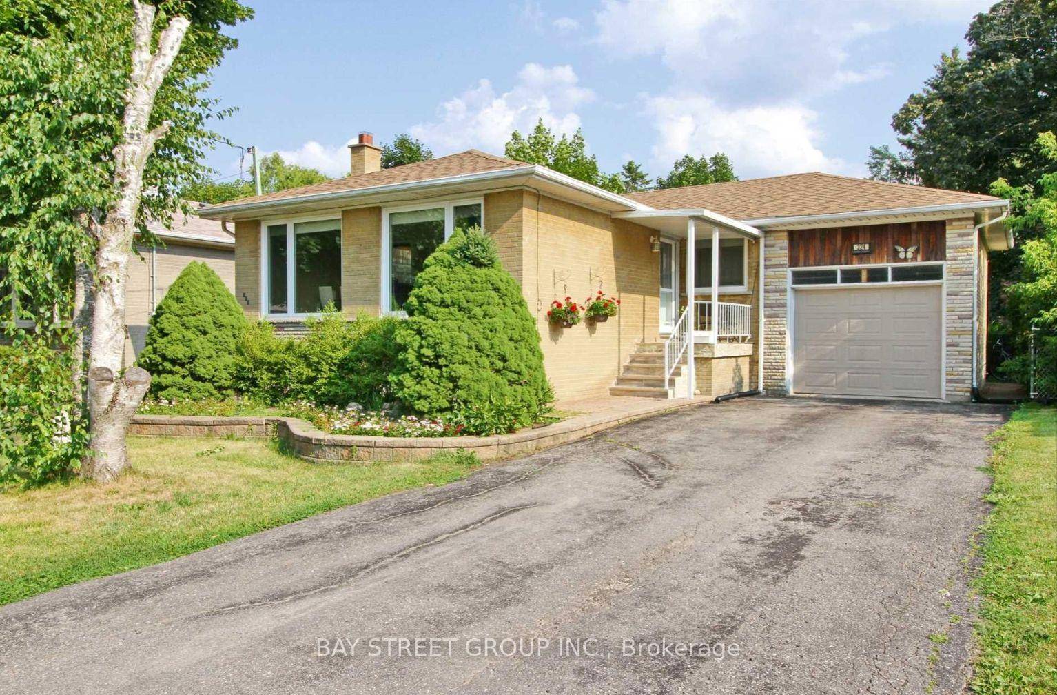 Beautiful And Bright One Bedroom Basement Appartement In Hi Demand Area Of Richmond Hill.