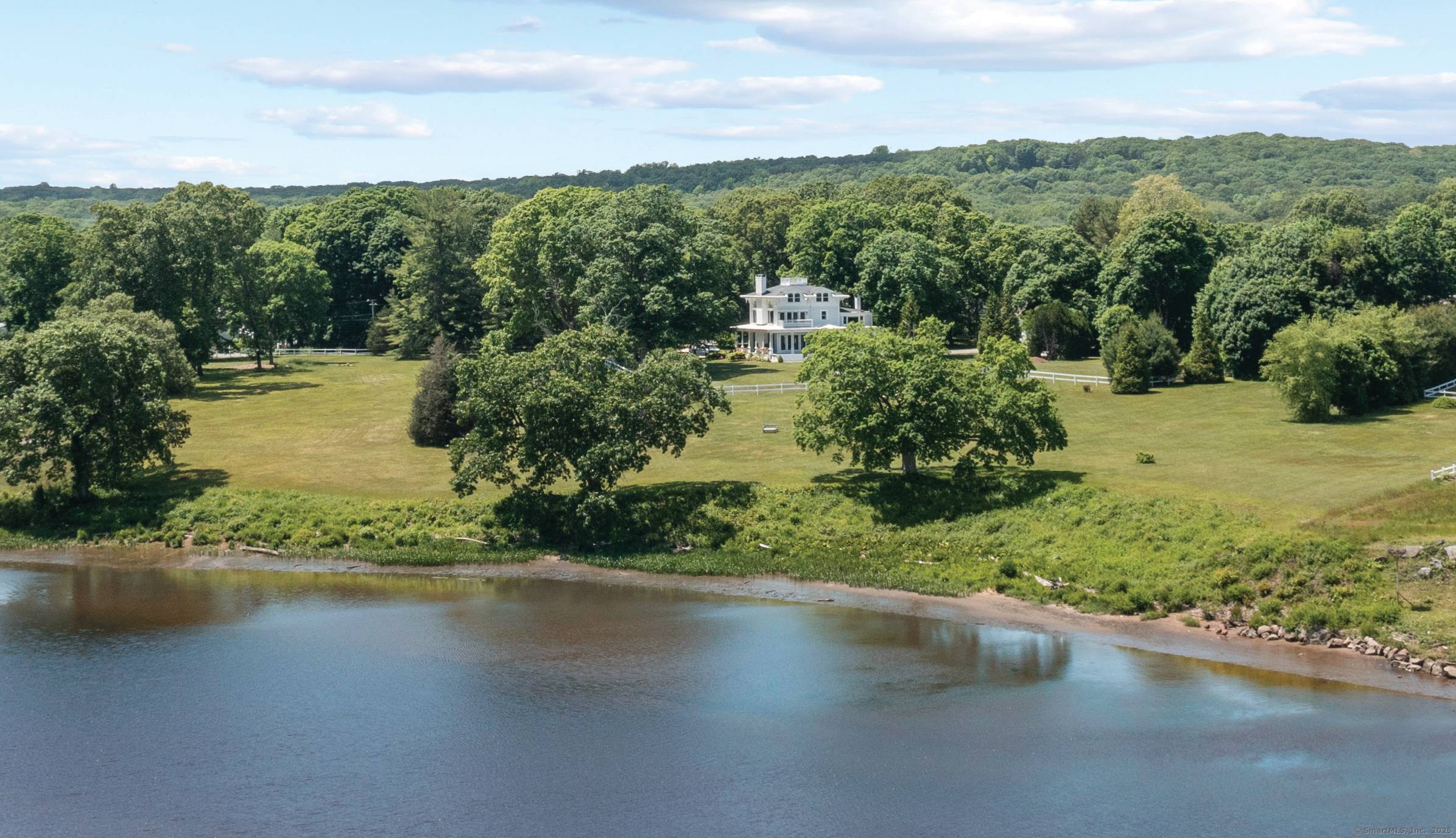 Essex Waterfront Signature Property A Victorian Gem on the Connecticut River Experience the epitome of waterfront elegance with this Victorian masterpiece.