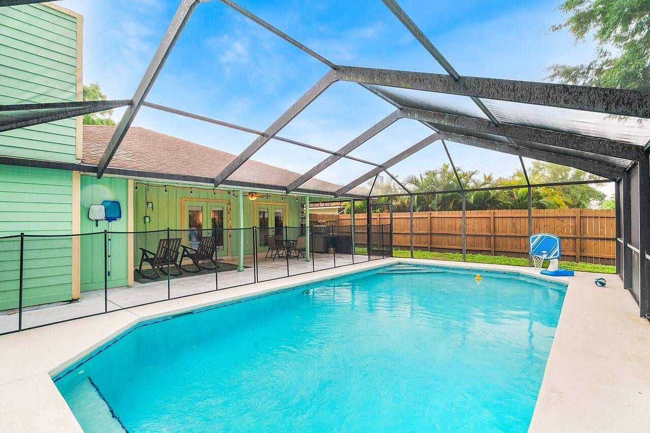 Experience Florida living at its finest in this 3 bedroom, 2 bathroom home with a desirable split floor plan.