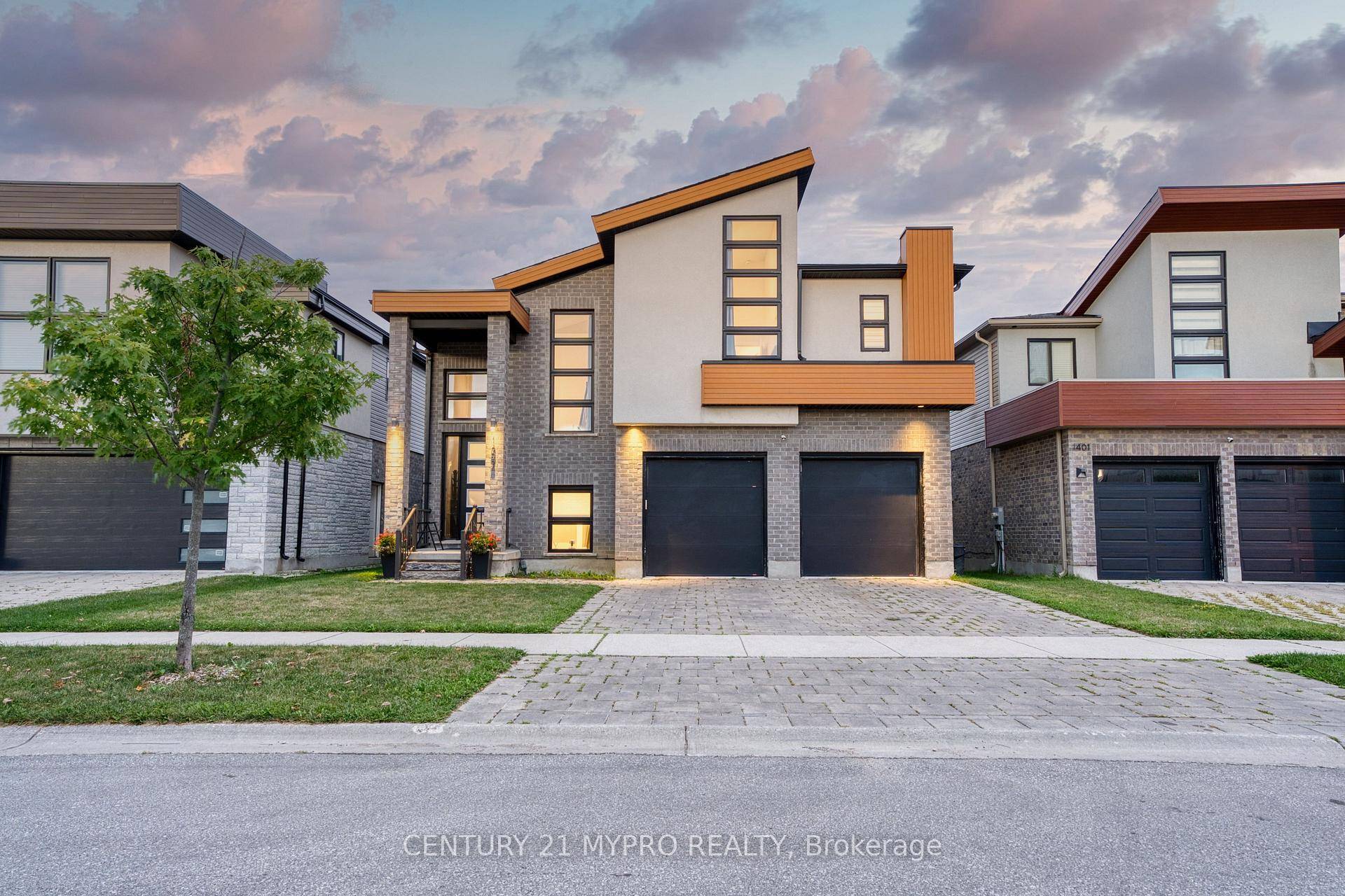Located in one of London's premier subdivisions off Hyde Park, backing onto protected Tokala Woods green space and the beautiful Pond with unobstructed views.