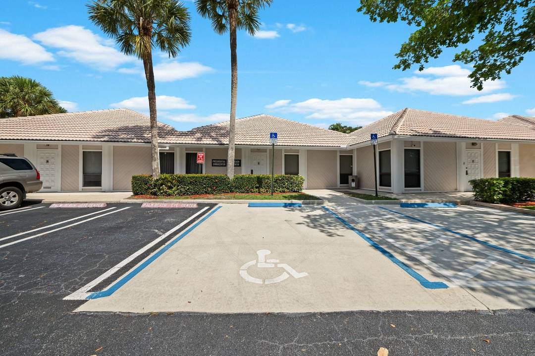 TRIPLE NET LEASE NNN ; 2024 TAX UNIT 10 5450 per year, UNIT 11 5450 per year ; HOA for both units 19, 486 per year Centrally located double suite ...