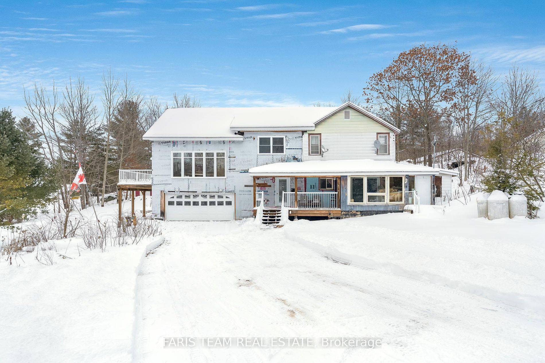 Top 5 Reasons You Will Love This Home 1 Large detached home on just over 1 acre overlooking McLean Lake and the Black River being just steps to McLean Lake ...