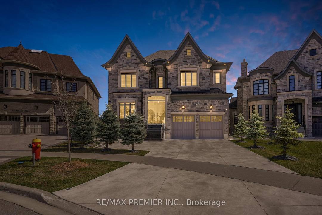 Client RemarksWelcome to 19 Petrolia Court, an exquisite residence that combines modern luxury with timeless elegance.