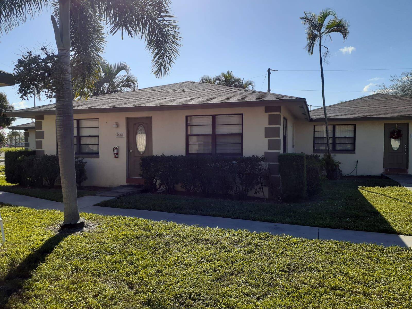 3 Bed, 2 Bath Villa Investor Friendly with Immediate Rental Income !