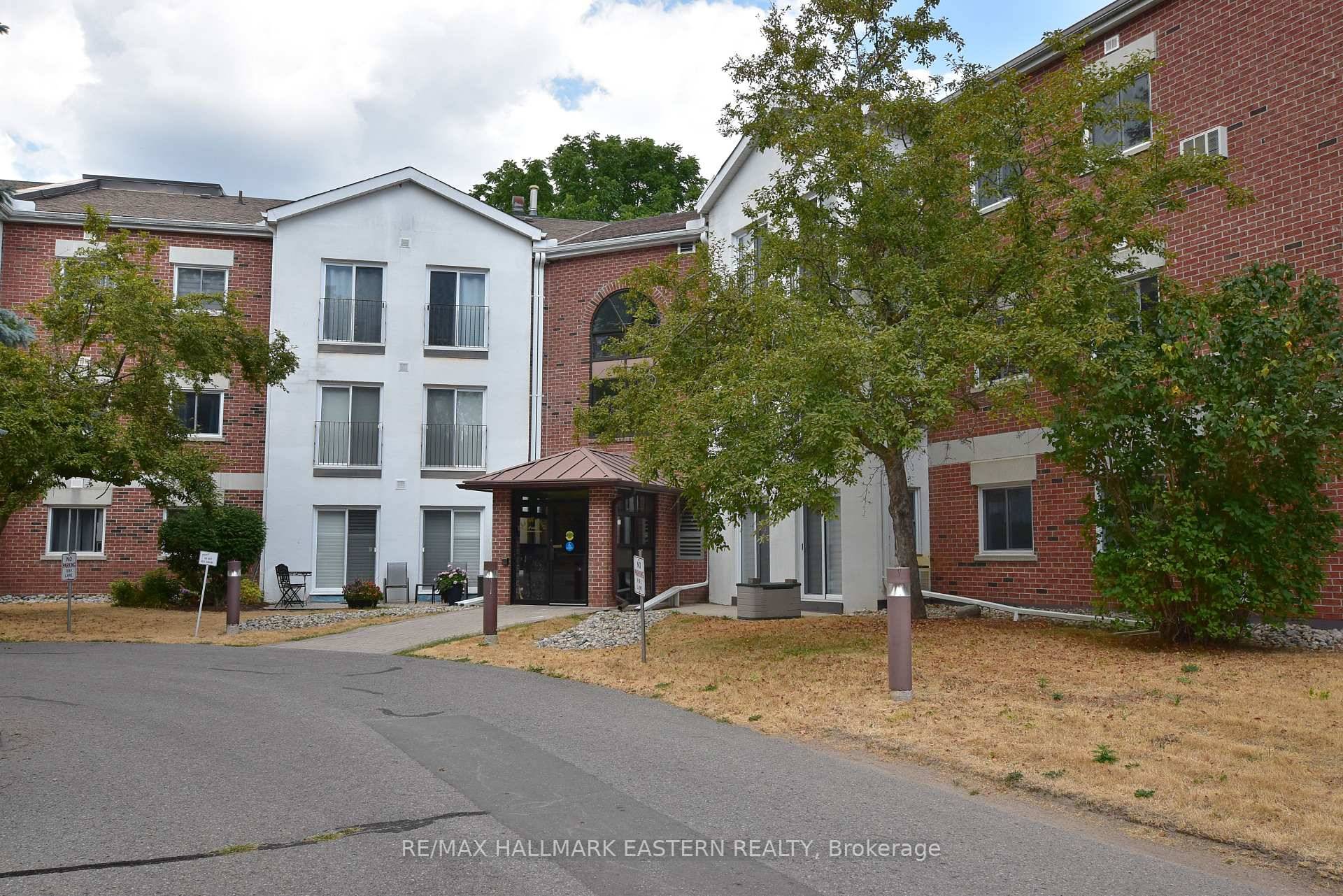 The Maples condominiums. Beautiful 2 bedroom unit with 2 bathrooms, completely updated.