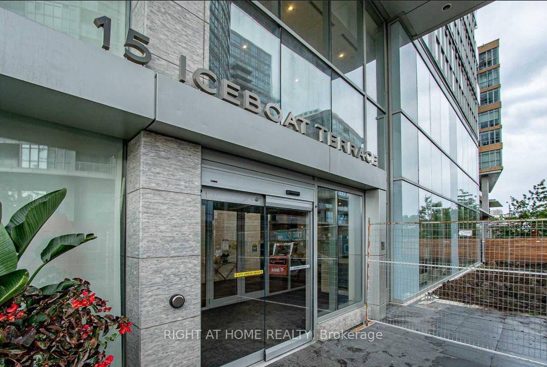 Located in the sought after Cityplace Parade Condo.