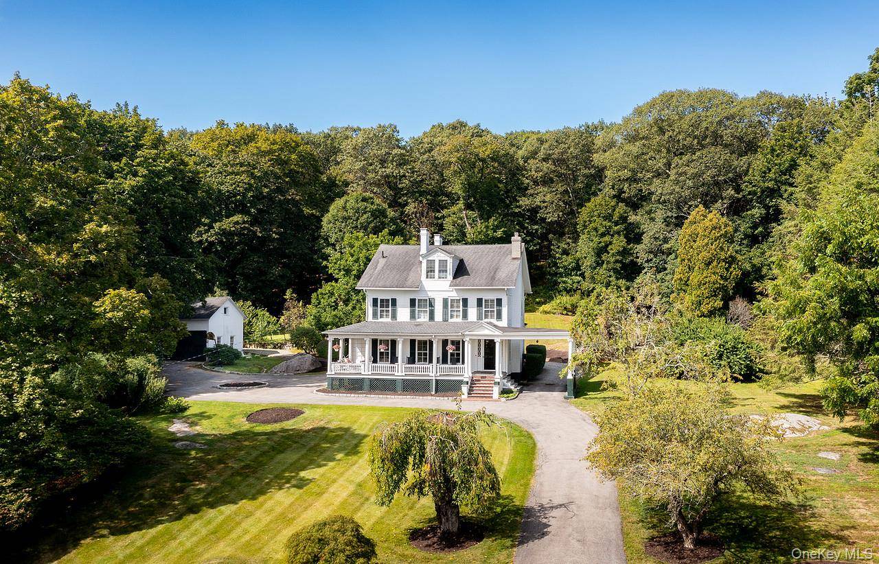 Charming Historic Farmhouse with Modern Comforts.
