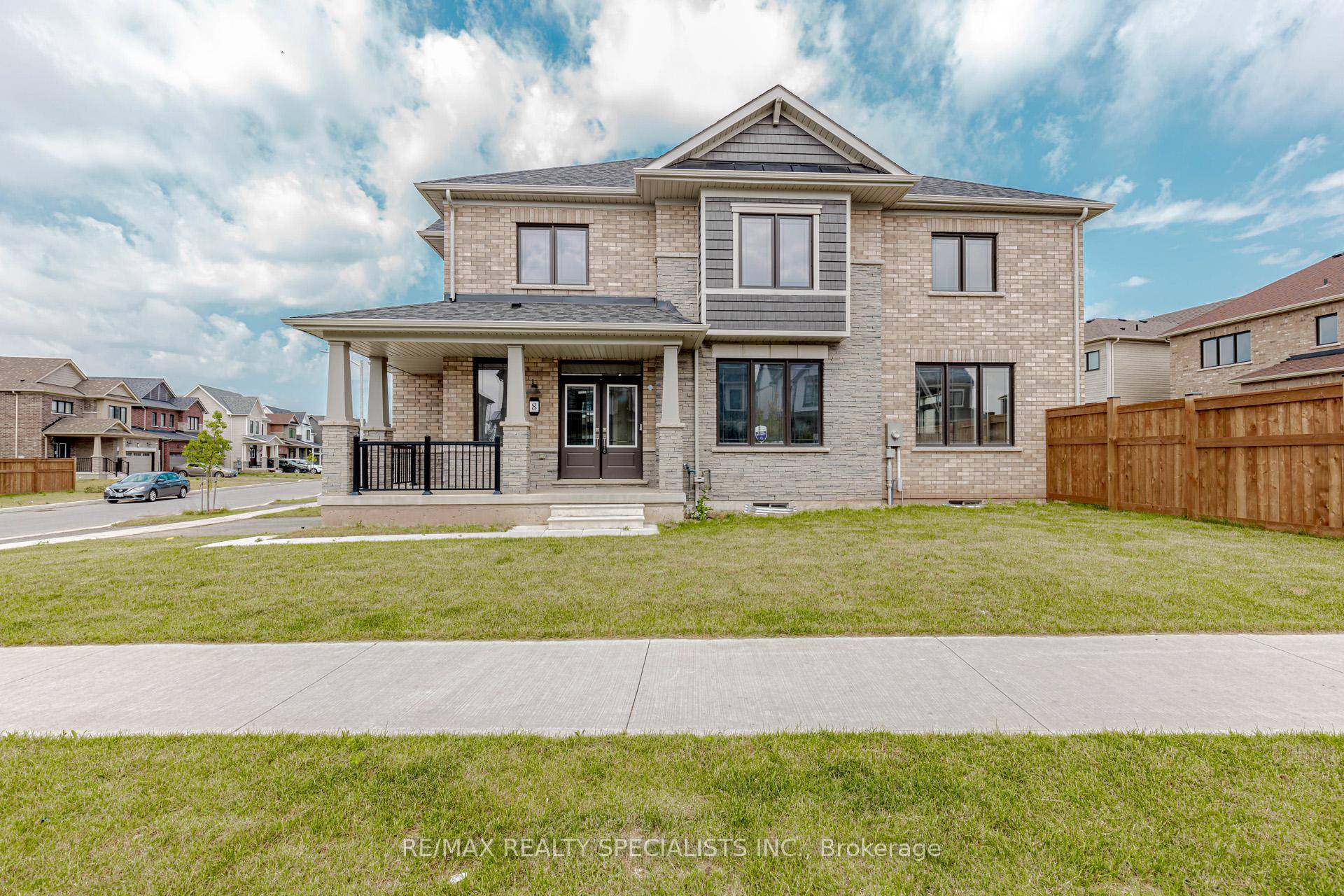 Welcome to 8 Stern in Welland, a beautiful 4 bedroom detached home offering over 2, 100 sq ft of living space on a premium corner lot near The Forks.