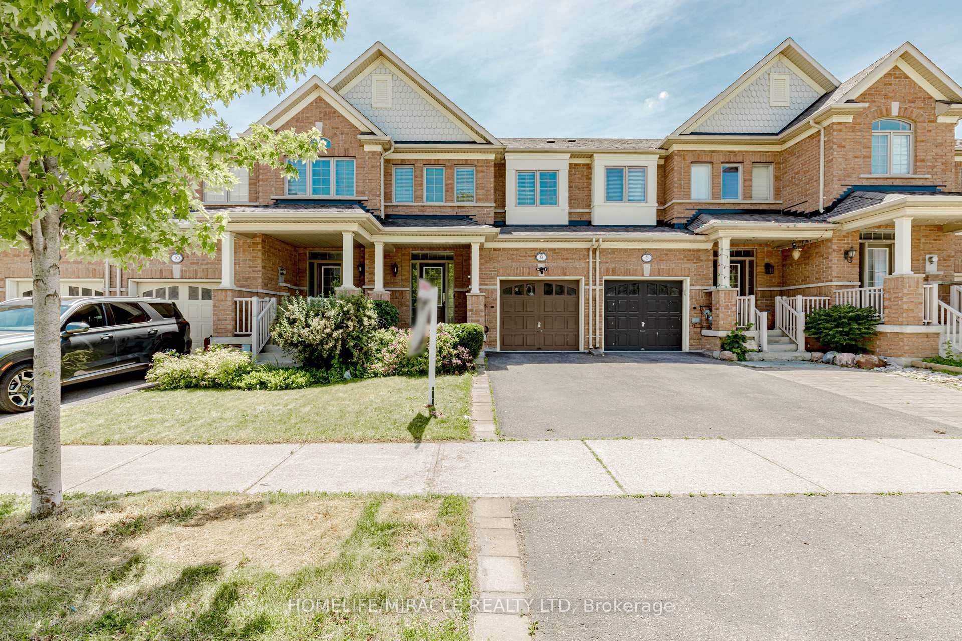 Curated Comfort Meets Smart Style Freehold Town in Prime Milton.