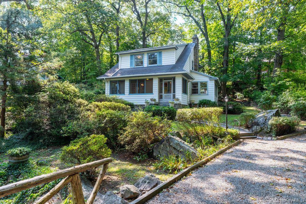 Classic Colonial Charm in a Picturesque warmth of Village Life !