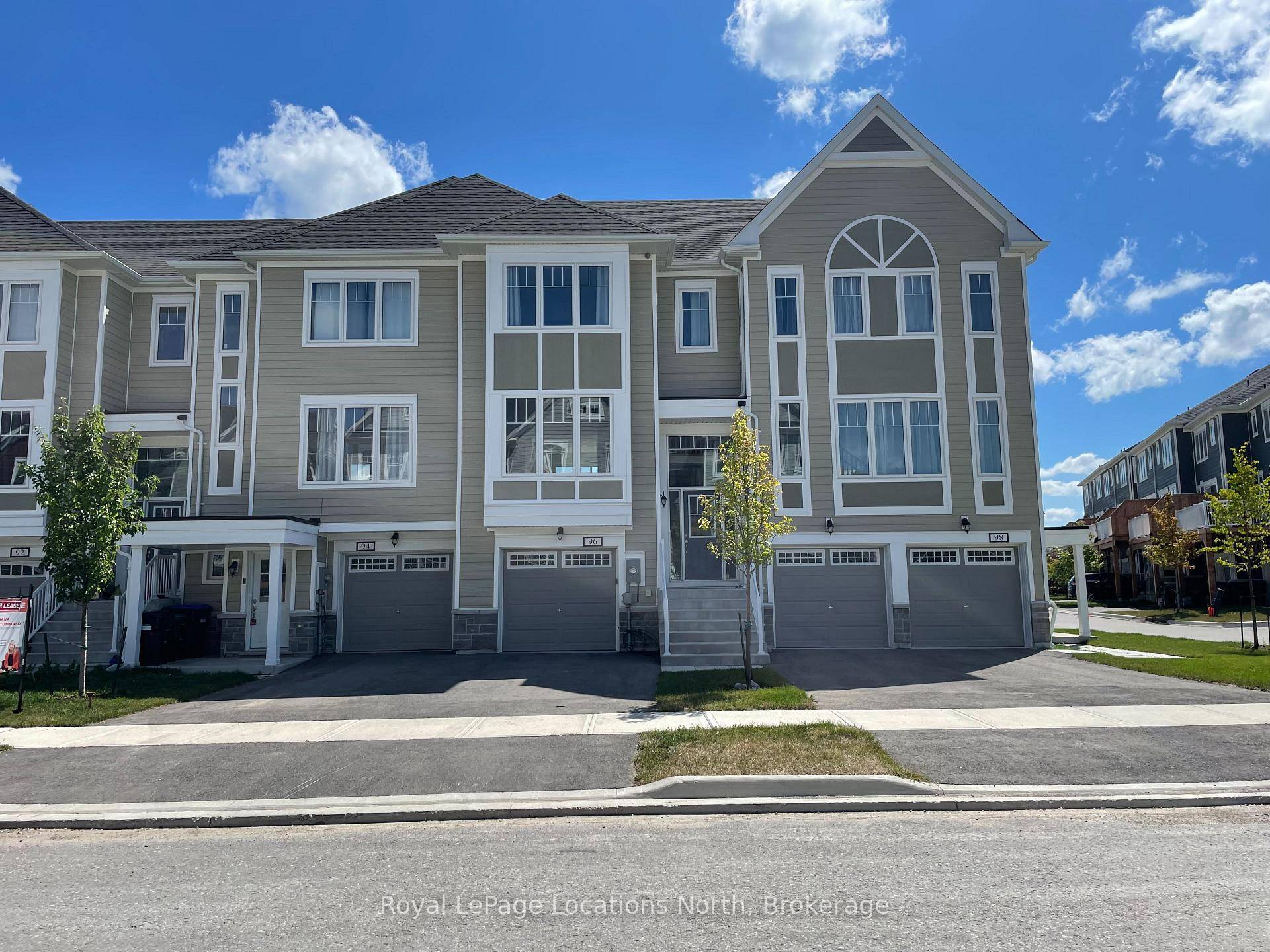 PREMIUM LOT BACKING ONTO GOLF COURSE Modern Traditional Style 3 Bedroom Townhouse 1, 742 Sq Ft.