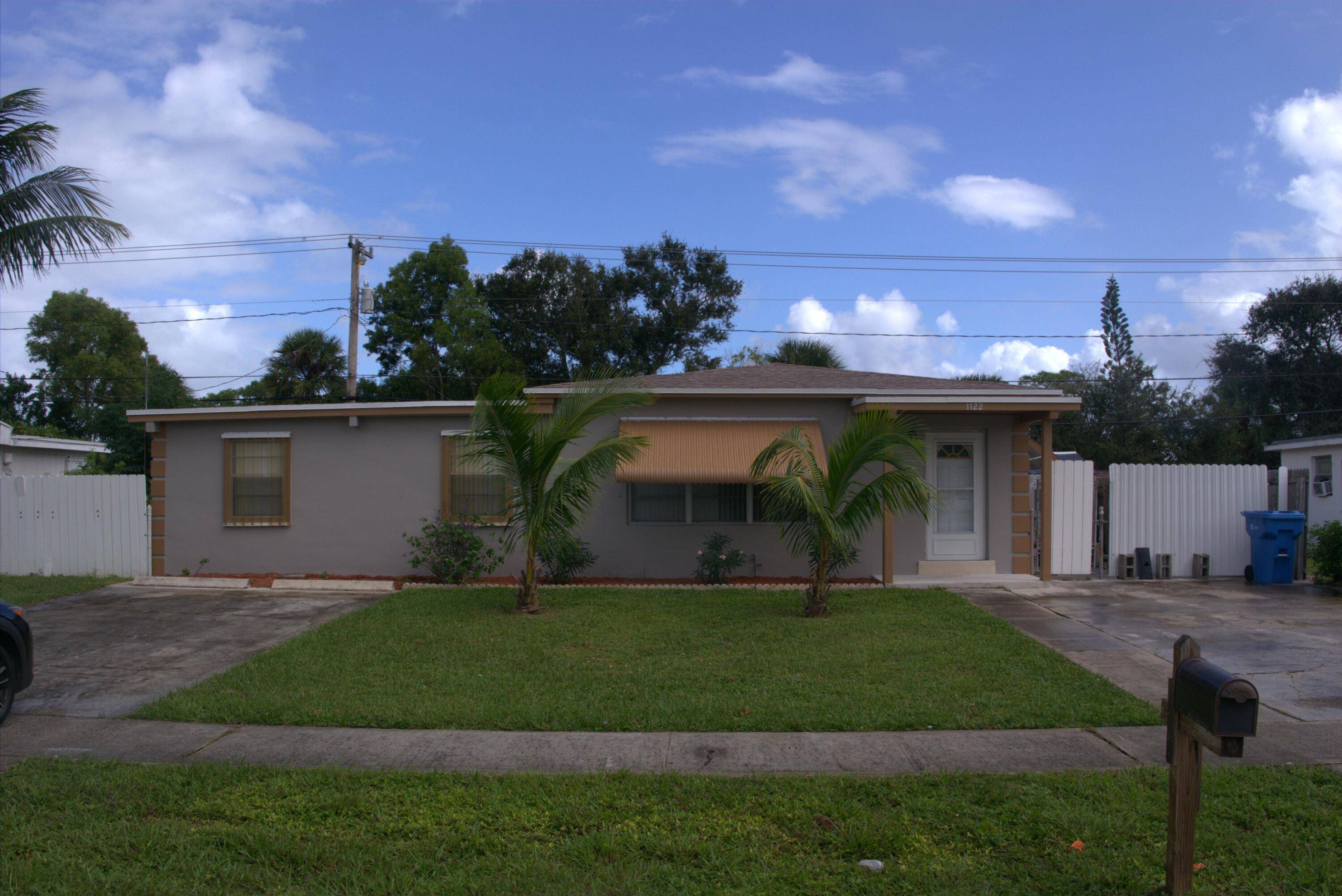 UPDATED Reduced price, Great hearty home in the Town of Lantana, perfect for a growing family that is looking for a peacefull Florida living, close to schools, parks and mins ...