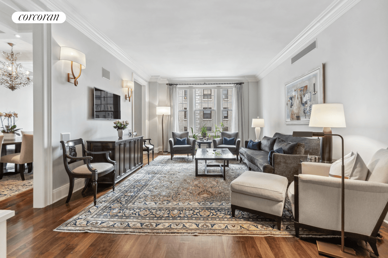 Move right in to this mint condition approx.