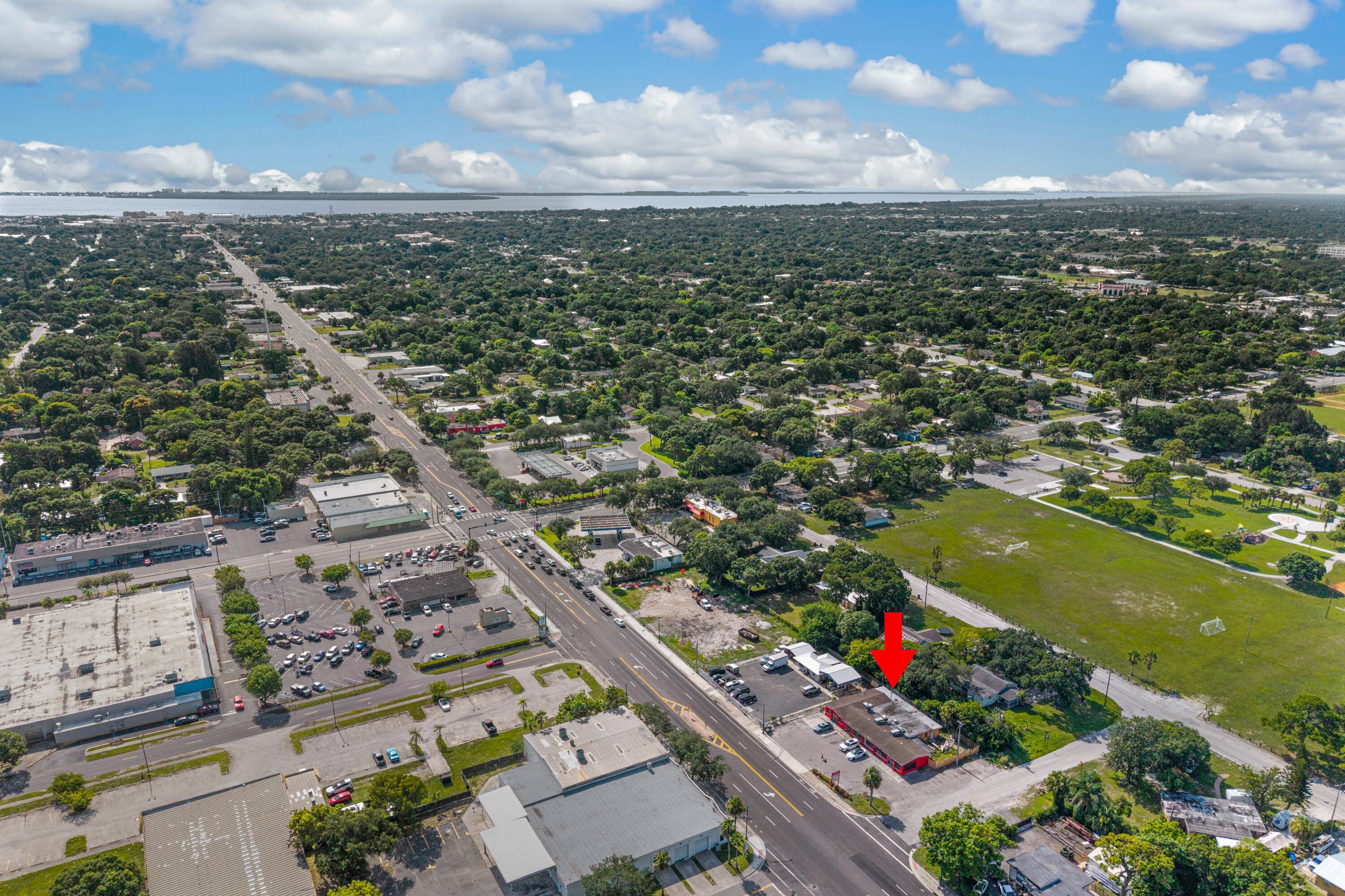 Prime Location ! Looking for the perfect location to establish or expand your business ?