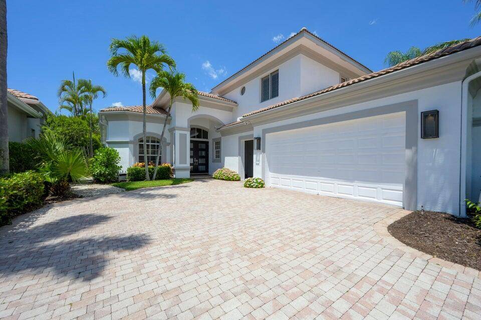 Beautifully redone home on the golf course and lake.