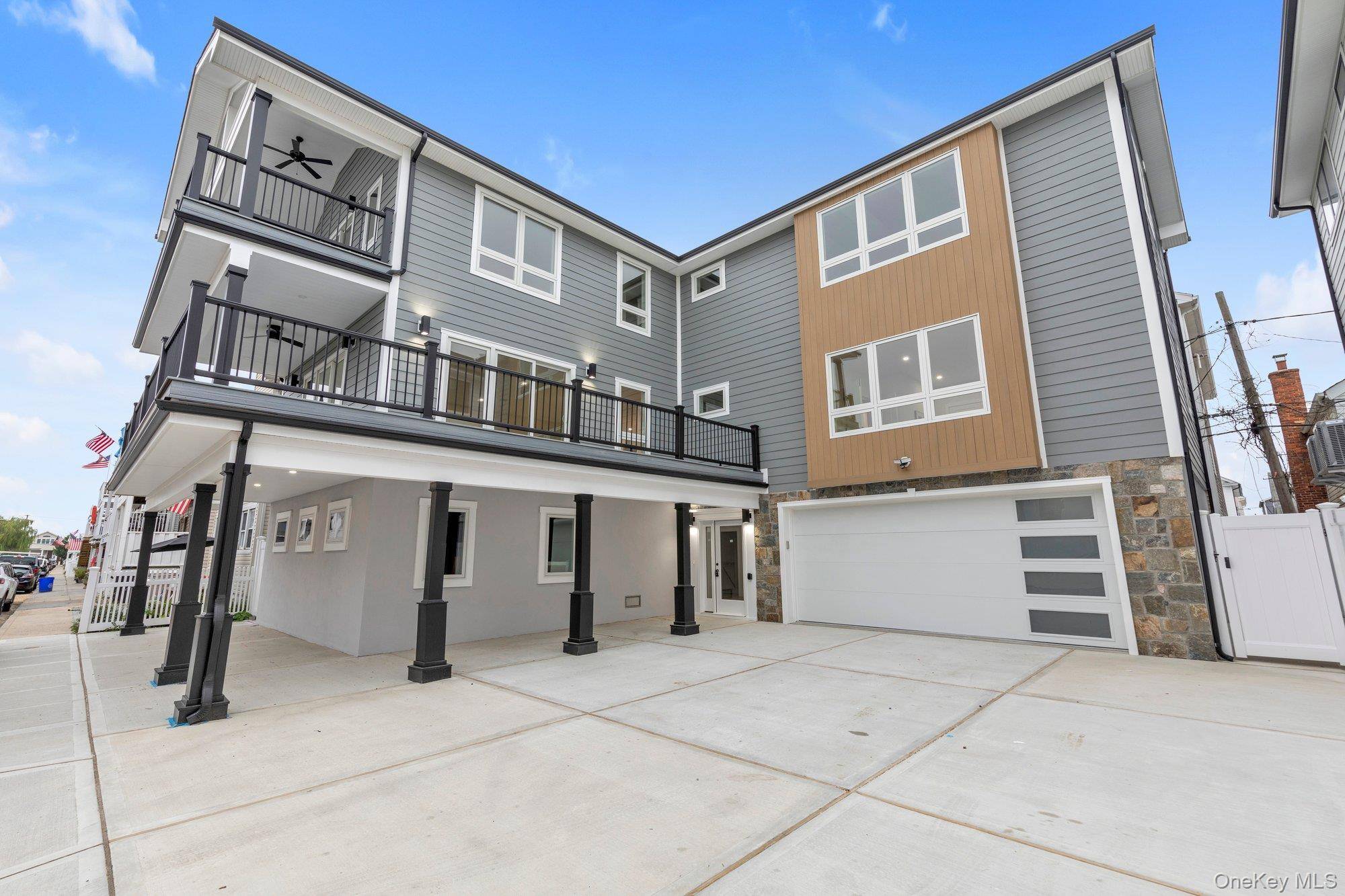 Stunning 5 Bed 4 Bath New Construction In Long Beach !